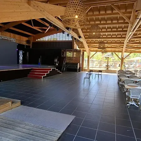 Campingplatz Mobil Premium 6 Pers 3ch Confort Climatisation Menage De Fin De Sejour A Mayotte 5 Etoiles D'exception De A 25mm Dune Du Pilat Et 10mn Bisca Ocean Biscarrosse